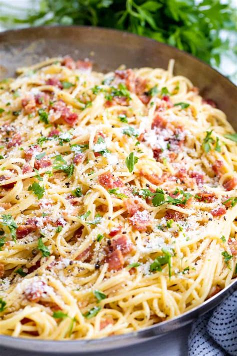 Spaghetti carbonara, one of the most famous pasta recipes of roman cuisine, made only with 5 simple ingredients: Authentic Pasta Carbonara