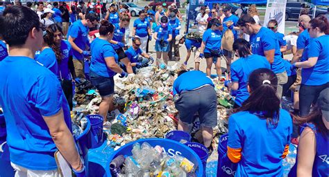 Mountain Of Trash Thousands Of Volunteers Clean Up Plastic Litter At