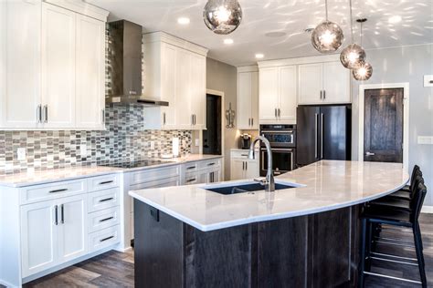 One of the major benefits to quartz countertops is the wide range of colors and styles available. Kitchen With Beautiful White Cambria Quartz Countertops ...