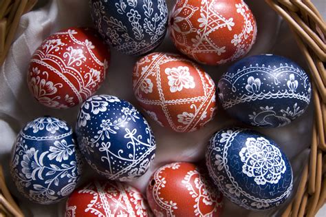Template for easter greeting card or invitation. 8 Unbelievable Easter Egg Decorations