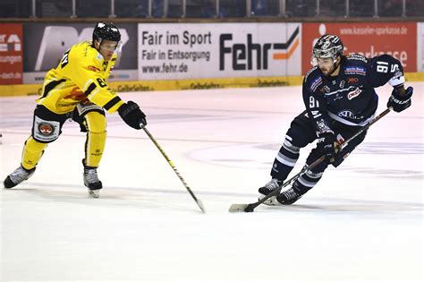 Die kassel huskies sind ein kasseler eishockeyclub, der zurzeit in der deutschen eishockey liga spielt. Nach Fan-Aufstand: Kassel Huskies behalten ihr altes Logo ...