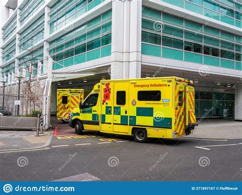 Nhs Ambulance Arrives At Ucl Hospital London Uk Editorial