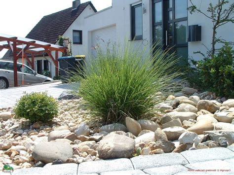 Sie machen aus der not eine tugend und gestalten einen pflegeleichten vorgarten mit kies, indem sie die richtigen pflanzen auswählen. Gestalten Mit Stein Im Garten Frisch Garten Neu Gestalten ...