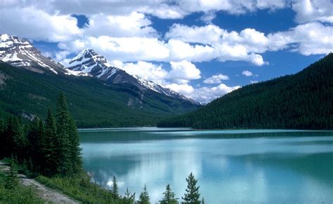 Canada Lake Louise Hamlet In Alberta ~ World Reference