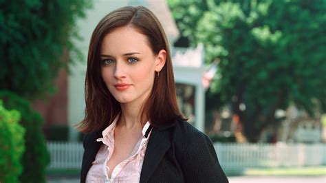 You Have To See This Photo Of Gilmore Girlss Rory Reuniting With One