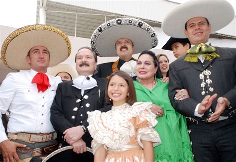 La Familia Aguilar En Zacatecas Con Imágenes Cultura Mexicana
