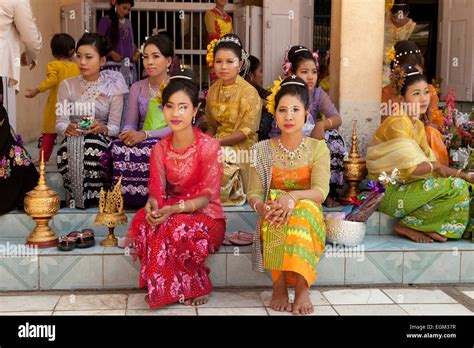Burmese Wedding Traditions Burmese Dress Myanmar Traditional Dresses