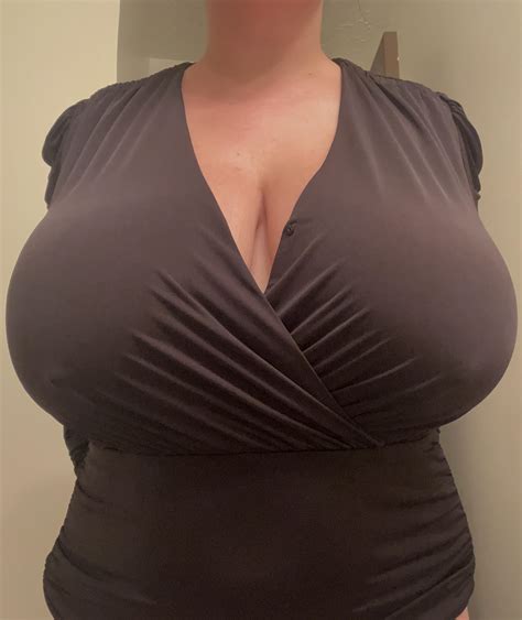 Braless And Busty BUSTYQUEENS