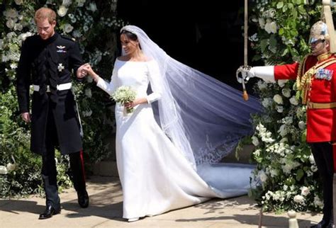 George's chapel, the stunning, priceless qualities of the headpiece became apparent. Meghan Markle's Wedding Dress Photos - Details for Meghan ...