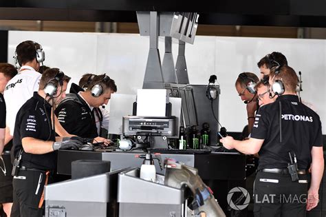 Mercedes Amg F1 Engineers Formula 1 Foto Galeri Utama