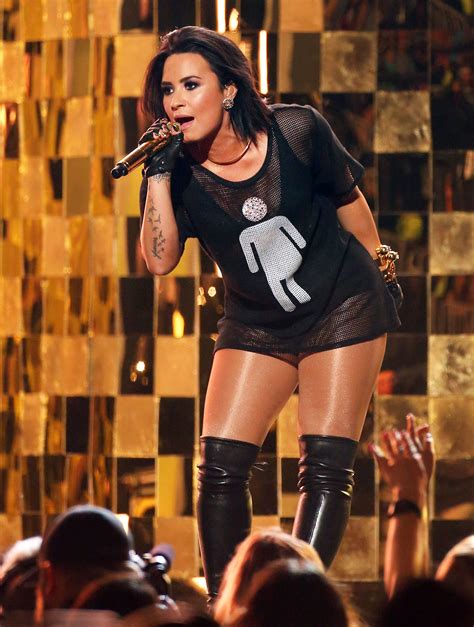 Demi Lovatos Rock N Roll Bob Hairstyle At The 2016 Billboard