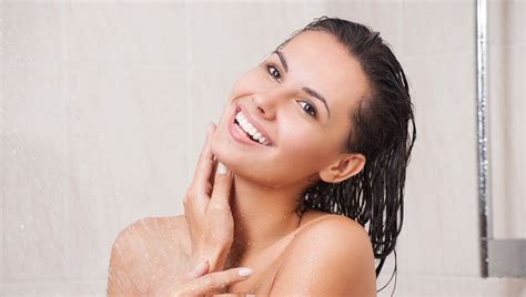2 w 1 oczyszczanie i pielęgnacja pod prysznicem jak działają balsamy pod prysznic