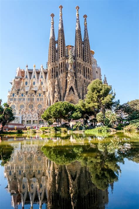 Antonio Gaudí Explorando Las Obras Del Gran Arquitecto Modernista