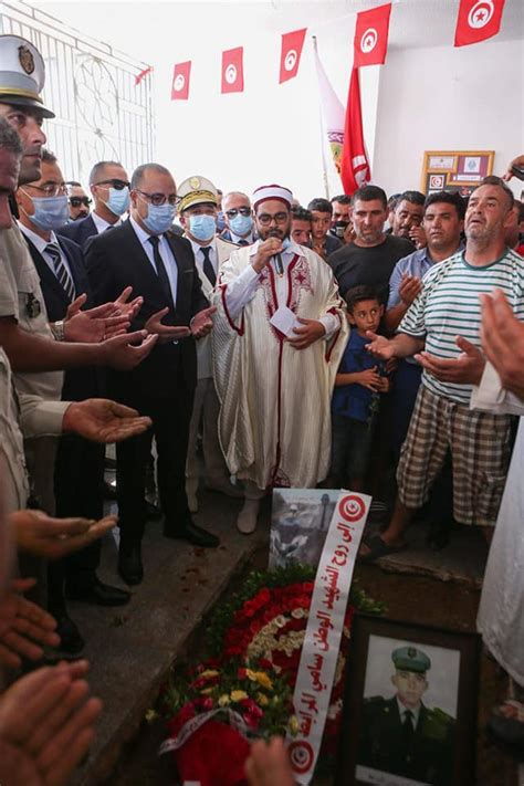 ومن المفترض بعد أن شكّل المشيشي حكومته أن يدعو رئيس البرلمان راشد. رئيس الحكومة هشام المشيشي يحضر موكب دفن الشهيد سامي ...