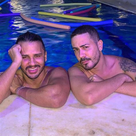 O humorista ficou com o modelo quando. Carlinhos Maia aproveita banho de piscina ao lado do ...