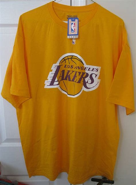 Schau dir unsere auswahl an laker t shirts an, um die tollsten einzigartigen oder spezialgefertigten handgemachten stücke aus unseren shops für kleidung zu finden. NBA Los Angeles Lakers 2XL T-Shirt NWT Brand New Exclusive ...