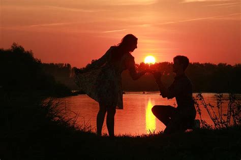 Couple Love Sunset Proposal Marriage Water Sun Shadow Romance In The Evening Pikist