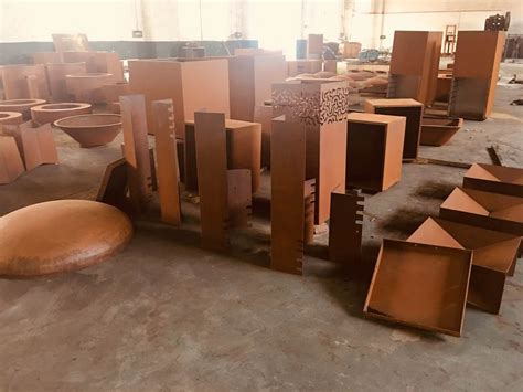 A perfect choice for those who need medium sizes statement pieces in interior and exterior. Customized Wall Hanging Corten Steel Half Round Planter ...