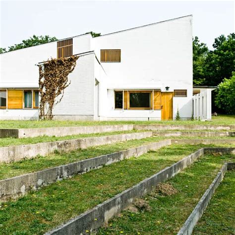 The gallerist was highly involved in the interior arrangements, searching for the right type of tiles or floor covering. Modern Private House Designed by Alvar Aalto: Maison Louis ...