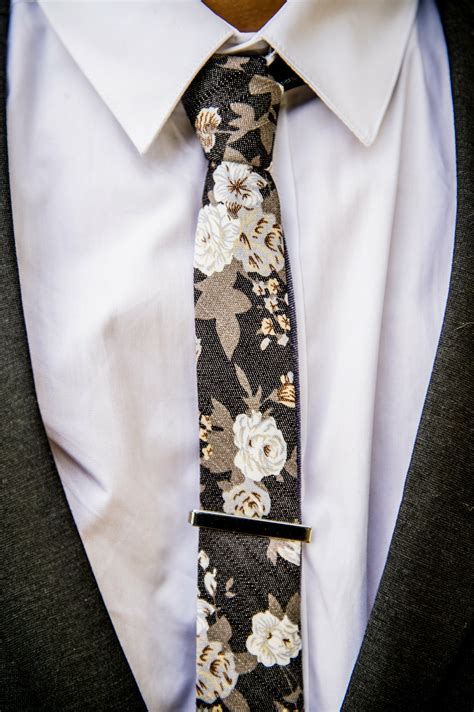 Floral Printed Skinny Tie