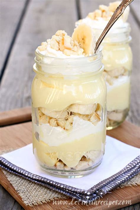 Place the sliced bananas on top of the cookies in an even layer. Mason Jar Banana Pudding - My Recipe Magic