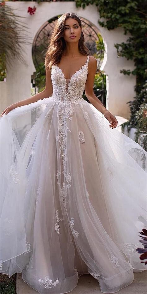 A Line Wedding Dresses 30 Bridal Looks Expert Tips Wedding Dresses