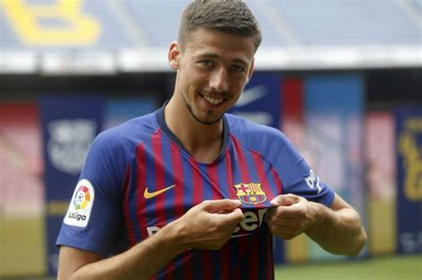 Clement lenglet of barcelona lies injured and is checked on by antoine griezmann of barcelona during the la liga santander match between fc barcelona. FC Barcelona: Clement Lenglet fue presentado a lo grande ...