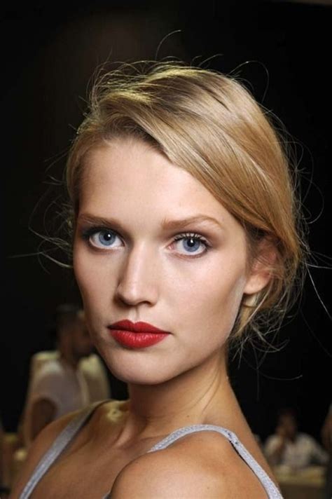 Toni Garrn Red Lips Makeup Look Makeup Looks Eye Color Change Surgery