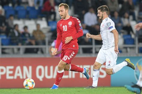 Simon kjaer , mathias jorgensen. Denmark assistant and captain stand up for Christian ...