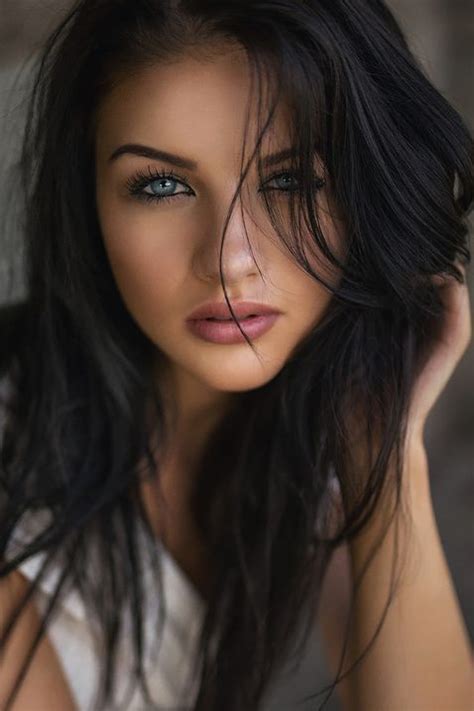 Stunning Eyes Most Beautiful Faces Beautiful Lips Gorgeous Women Beauty Women Hair Beauty