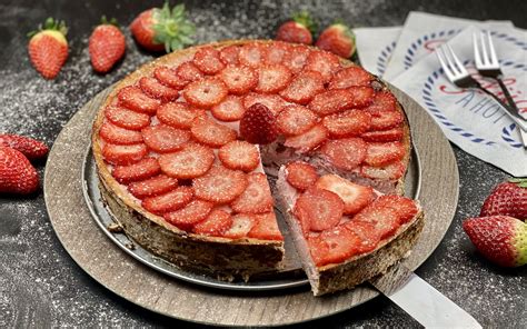 Download Wallpaper 2560x1600 Strawberry Cheesecake Cheesecake