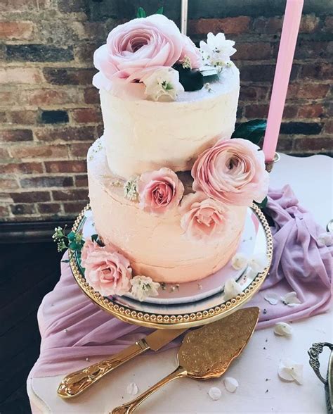 Maybe you would like to learn more about one of these? Wedding cake with real flowers | Cake, Wedding cakes, Real ...