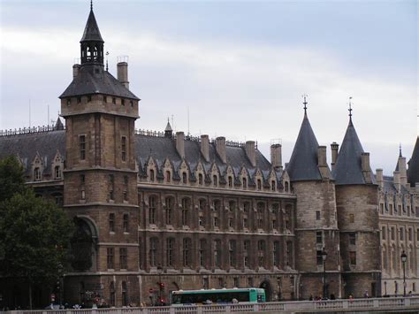 Bourges, city, capital of cher département, centre région, almost exactly in the centre of france. Infos et horaires des administrations de Le Châtelet