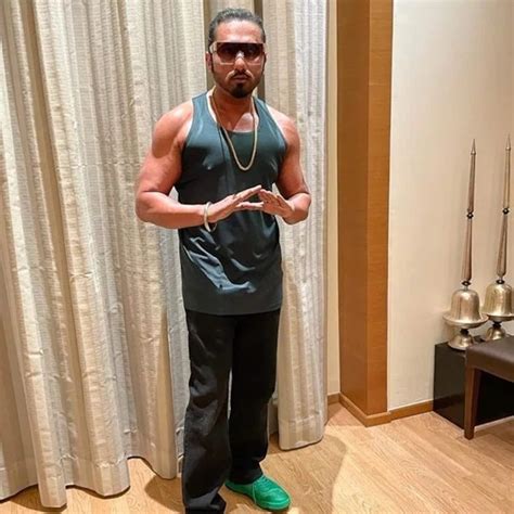 Yo Yo Honey Singh Undergoes Dramatic Makeover Looks Lean And Muscular View Pics