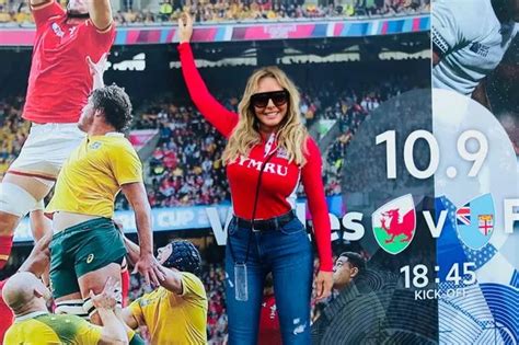 Carol Vorderman Shows Off Her Extraordinary Curves In Tight Jeans At The Rugby Mirror Online