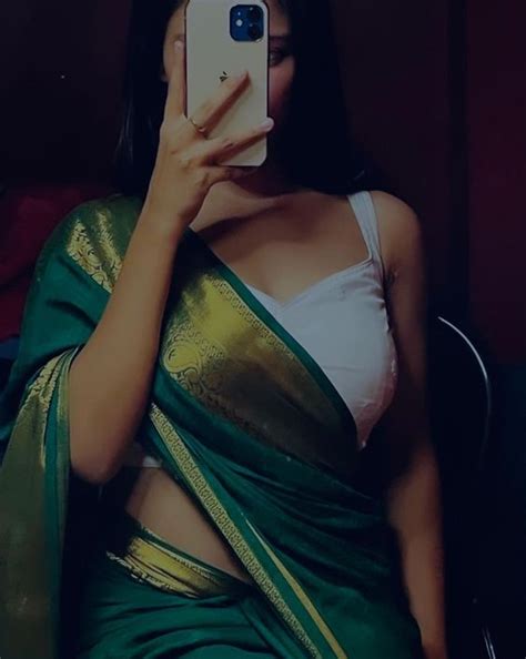 Top Hidden Face Mirror Selfie In Saree Shoutoutly