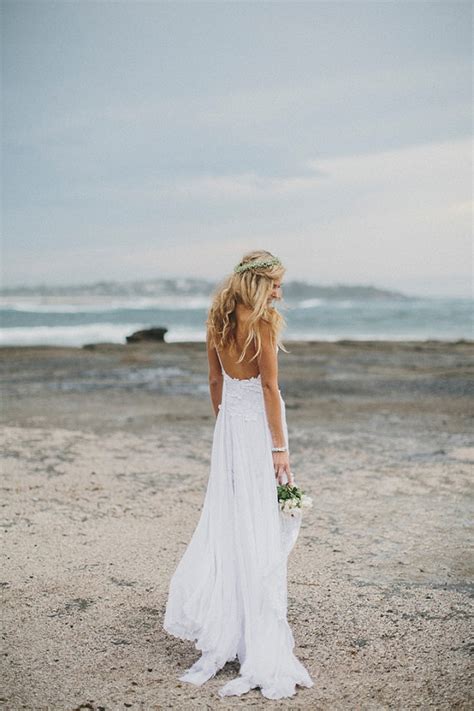When you've got long hair that seems to have a mind of its own, finding that ideal wedding hairstyle is no easy feat. The 10 Best Beach Wedding Hairstyles - Beach Wedding Tips
