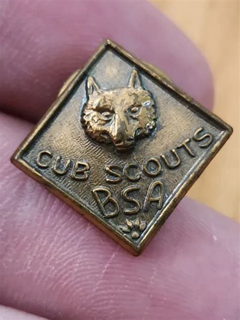 Vintage Original Cub Scouts Bsa Wolf Rank Insignia Hat Lapel Pin 949