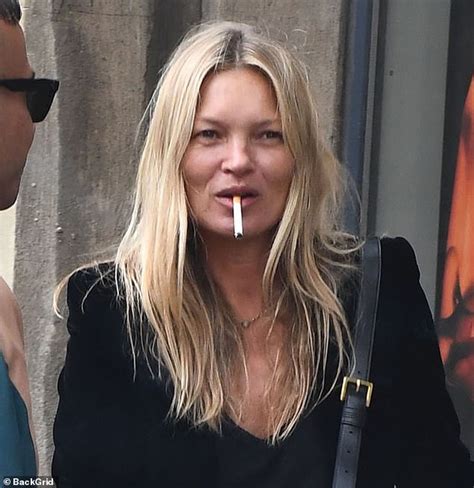 Kate Moss Enjoys A Cigarette And Bumps Into David Furnish In London Daily Mail Online
