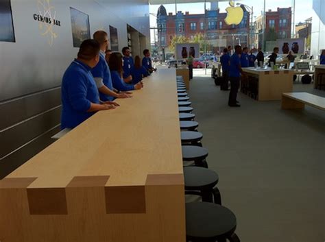The apple store is located in the lincoln park neighborhood of northern chicago, at the intersection of w north ave and halsted st. Apple's New Lincoln Park Retail Store in Chicago Opens ...