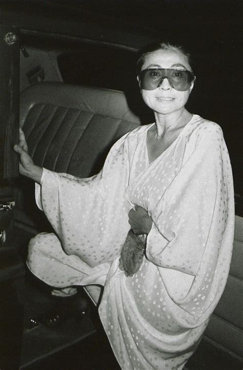 11 Great Shots Of Yoko Ono Unlikely Style Icon ヨーコ フェミニズム 歌手