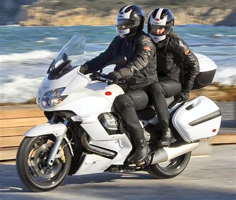 View comments, questions and answers at the 2011 moto guzzi norge 1200 gt 8v discussion group. Moto-Guzzi NORGE 1200 GT 8V 2012 - Fiche moto - MOTOPLANETE