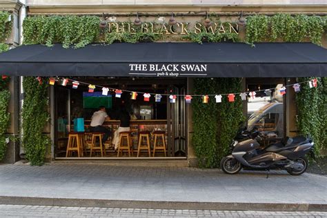 Паб музей Black Swan Pub And Shop — The Village