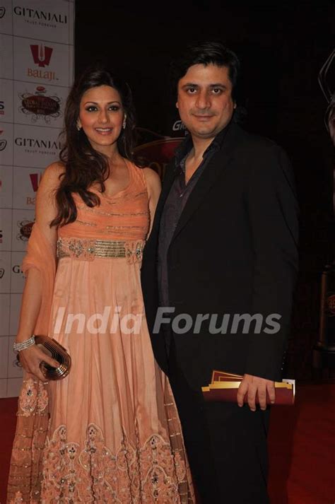 Sonali Bendre With Husband Goldie Behl At Global Indian Film And Tv Honours Awards 2012 Media