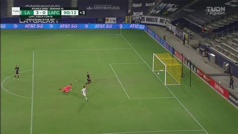 Cristian Pavón estrella contra el palo lo que era el cuarto gol de LA