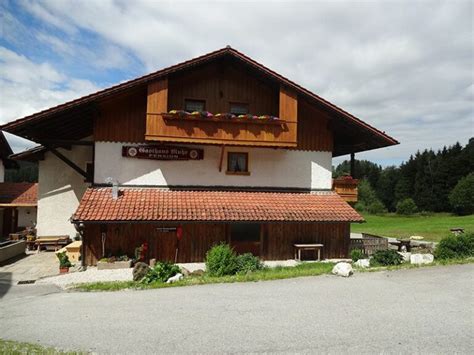 4 yıldızlı pension haus am wald, wurmberg'dan 3.5 km mesafede yer alıp otoyola yakınlığı sunar. Landgasthof-Pension Muhr, Auerkiel - Gemeinde Böbrach ...