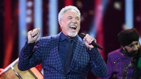 Tom jones, obe (born 7 june 1940, treforest, pontypridd, glamorgan, wales) is a welsh singer. 59 Jahre Ehe: Tom Jones spricht über seine verstorbene ...