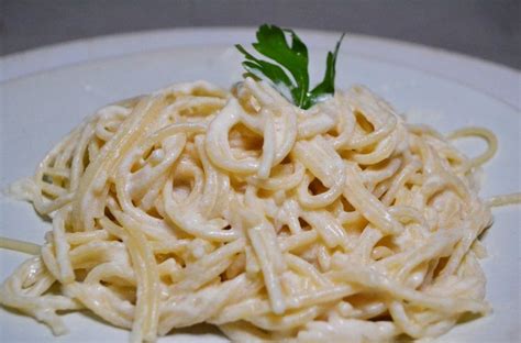 Melt butter in a medium saucepan over medium/low heat. How to make perfect Olive Garden Alfredo sauce | Recipe ...