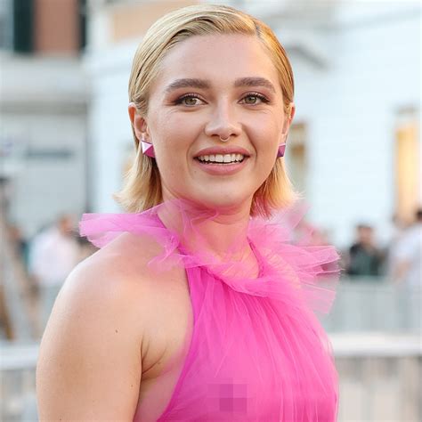 Florence Pugh Belly Button Images And Photos Finder