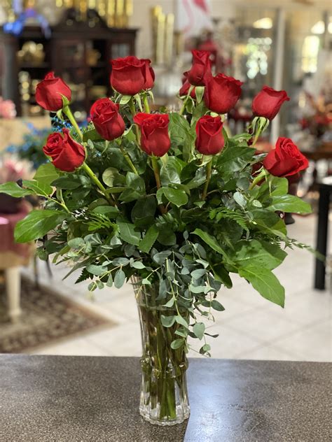 Classic Dozen Red Roses In Cooper City Fl De La Flor Florist And Gardens